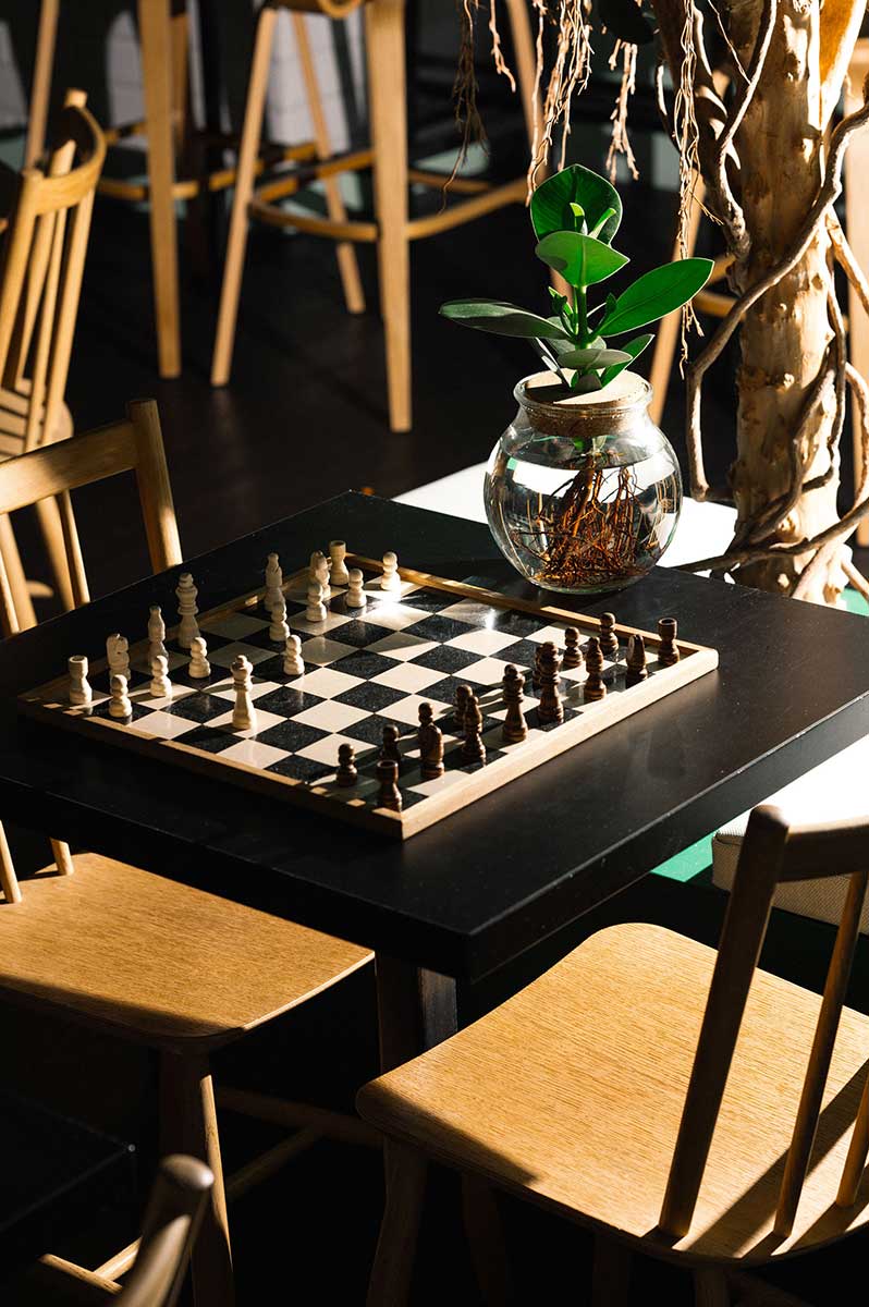 Qbic-Hotel-WTC-Amsterdam-detail-chess-02