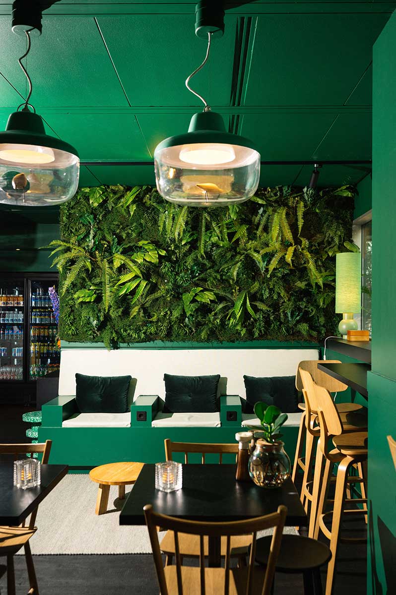 Qbic-Hotel-WTC-Amsterdam-lobby-01