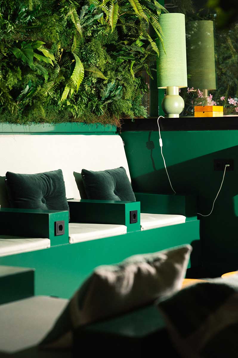 Qbic-Hotel-WTC-Amsterdam-lobby-03