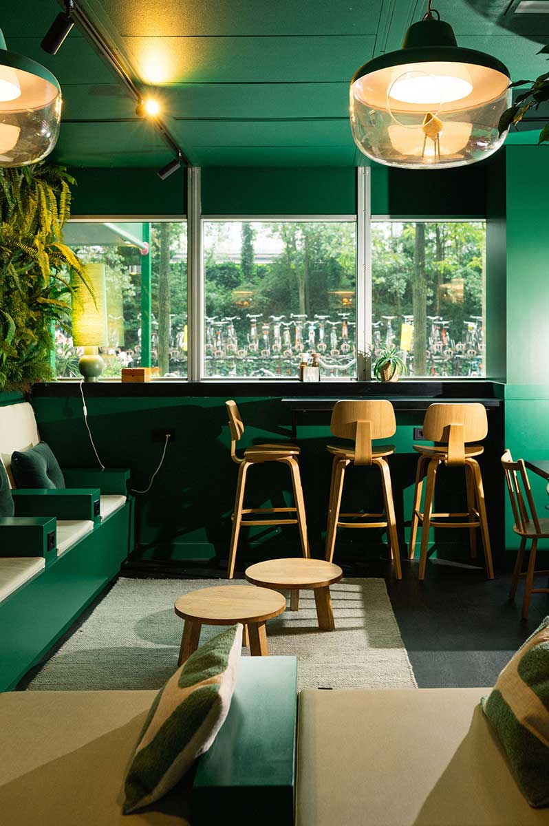 Qbic-Hotel-WTC-Amsterdam-lobby-04