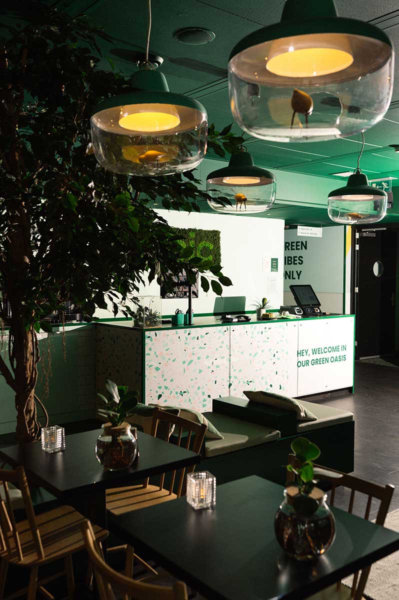 Qbic-Hotel-WTC-Amsterdam-lobby-08