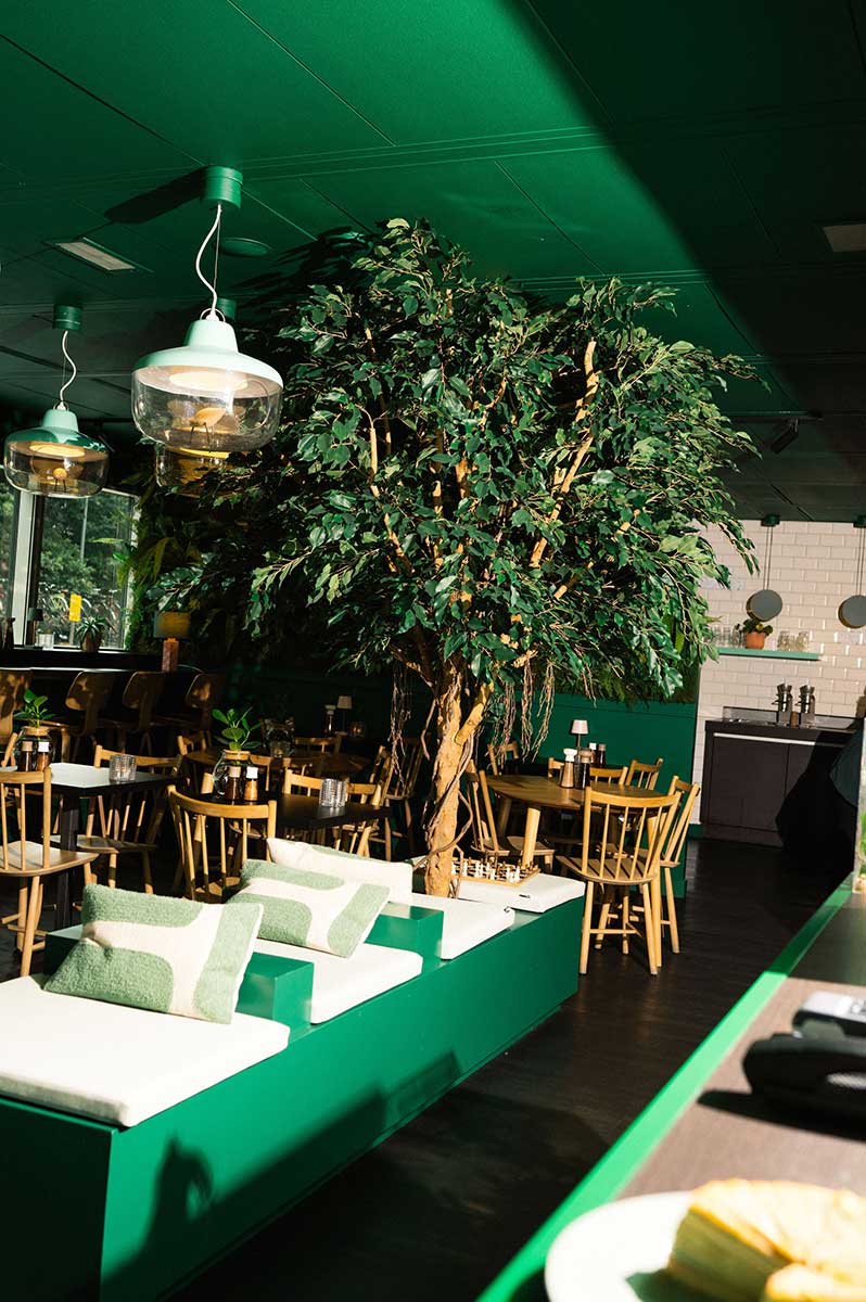 Qbic-Hotel-WTC-Amsterdam-lobby-10