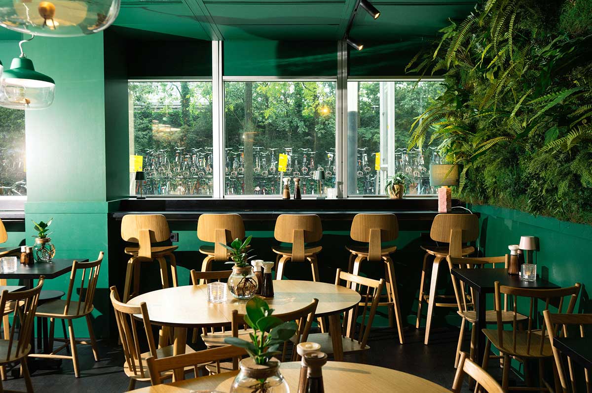 Qbic-Hotel-WTC-Amsterdam-lobby-12